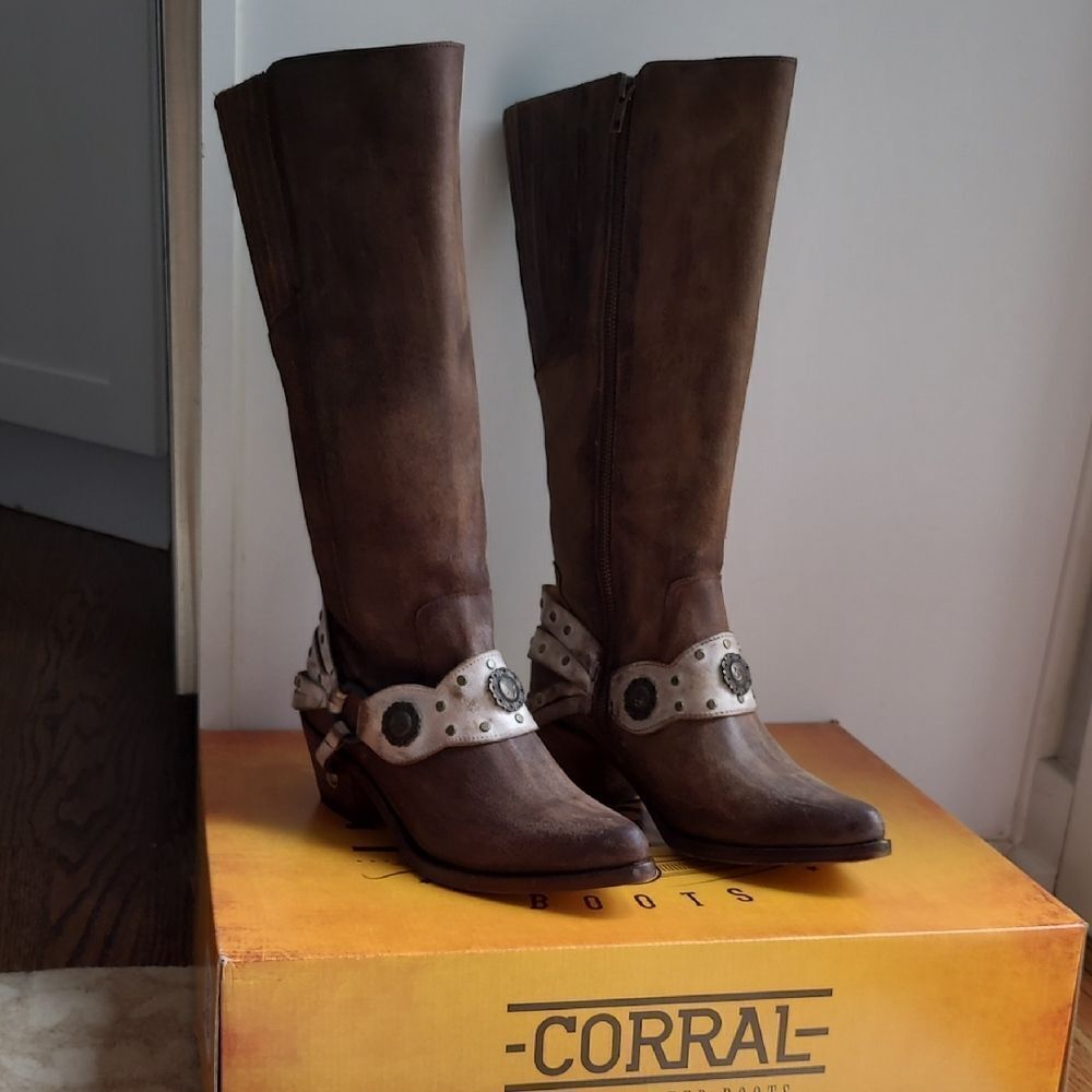 Corral Ladies Bronze Harness & Studs Pointed Toe Boots Size 7M NWT